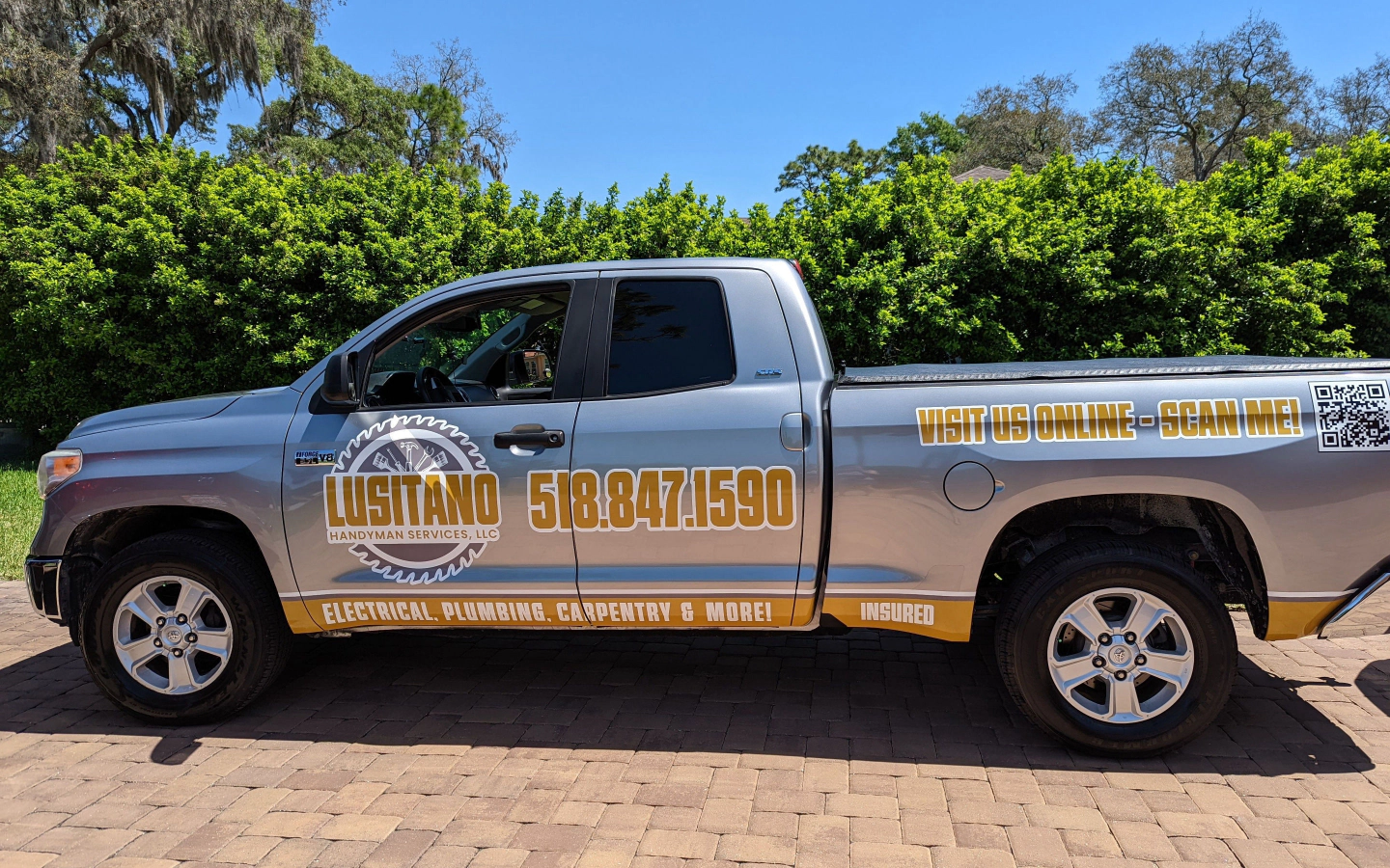 Image of a wrapped Toyota Tundra from Lusitano Handyman Services